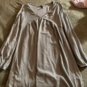 Green dress, never worn, size m